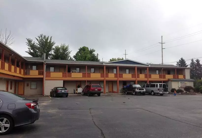 Мотель Cadet Motor Inn