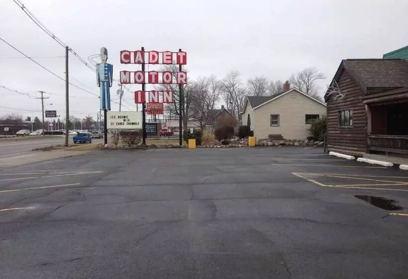Мотель Cadet Motor Inn
