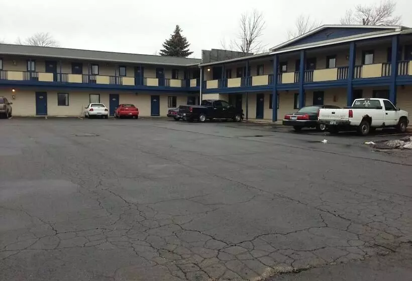 Мотель Cadet Motor Inn