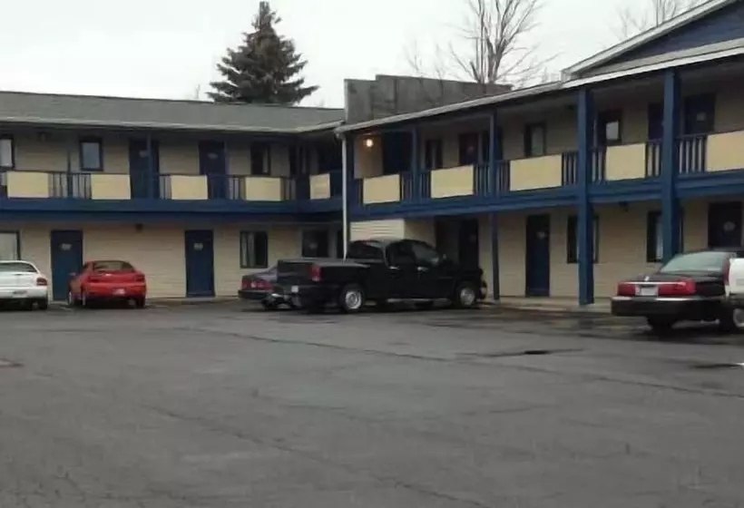 Мотель Cadet Motor Inn