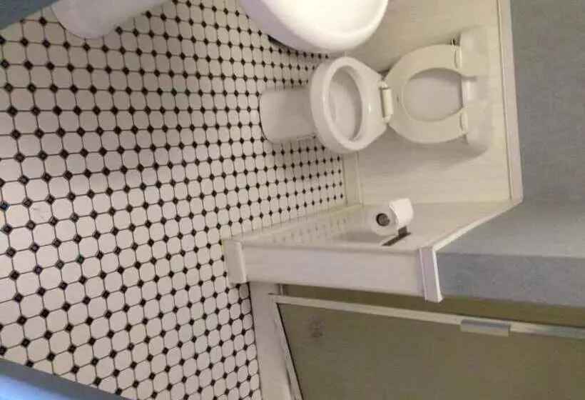 Мотель Cadet Motor Inn