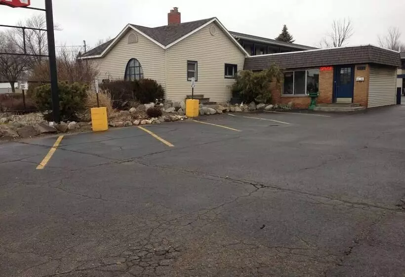 Мотель Cadet Motor Inn