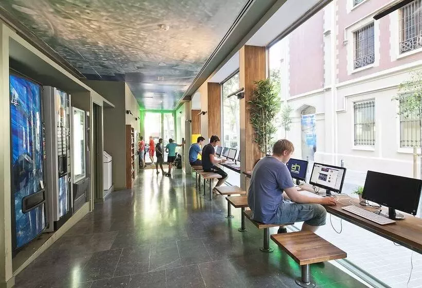 Urbany Hostel Bcn Go!