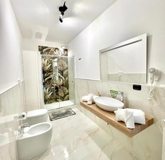 تختخواب و صبحانه Hangar Inn