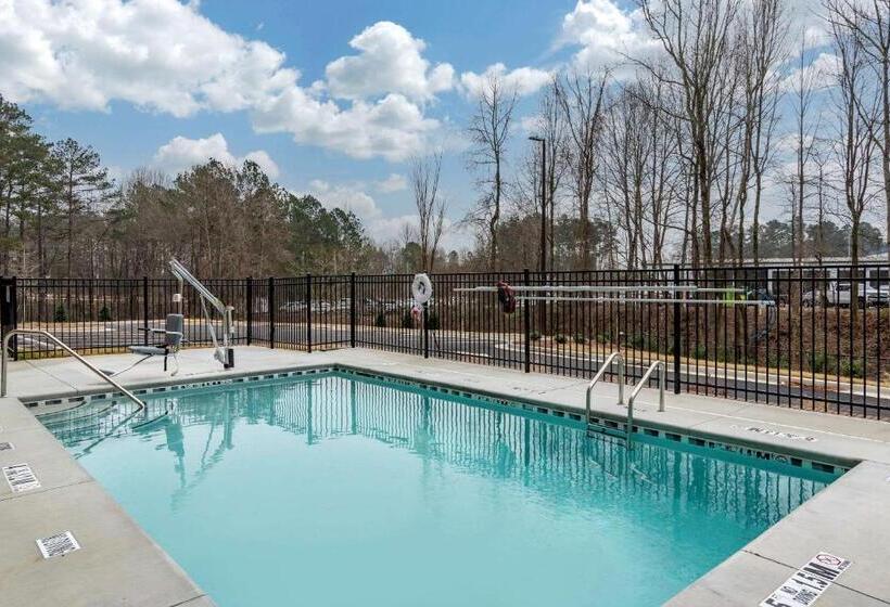 فندق Comfort Suites