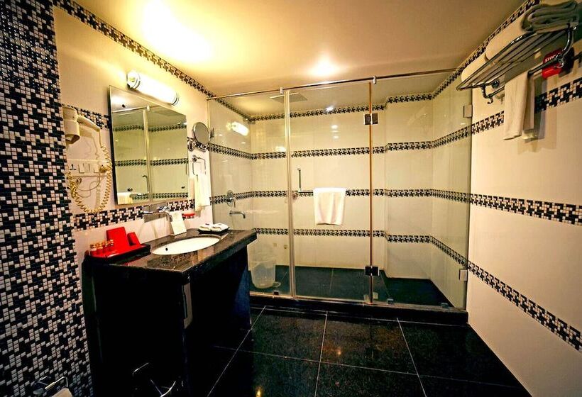 The Red Velvet Hotel Samarpan, Patna