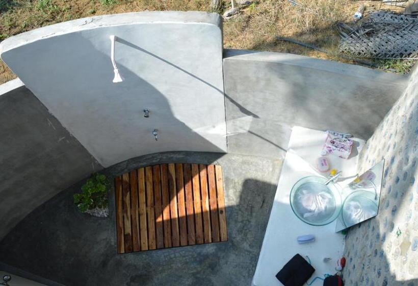 פנסיון Plastic Bottle House   Dune Towers