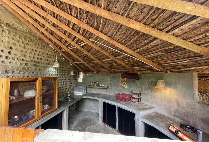 פנסיון Plastic Bottle House   Dune Towers