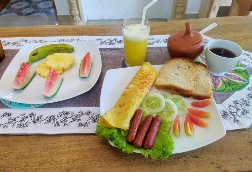 פנסיון Plastic Bottle House   Dune Towers