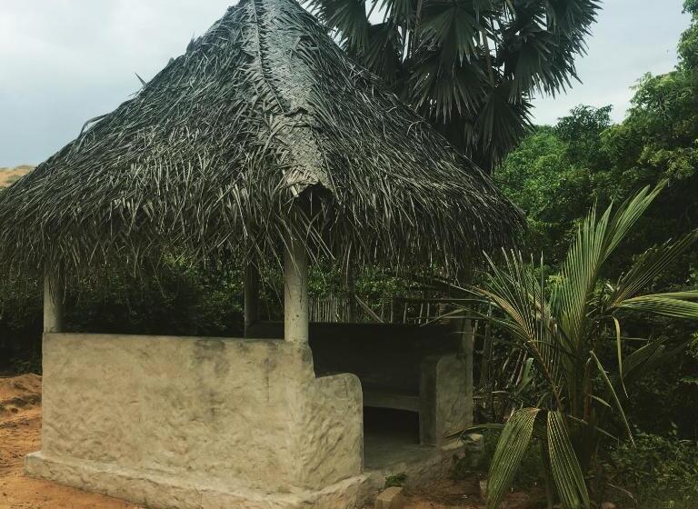 פנסיון Plastic Bottle House   Dune Towers