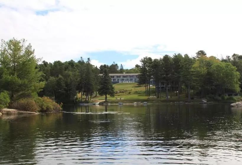 ホテル Beach Cove Waterfront Inn