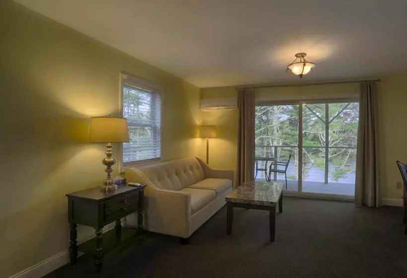 ホテル Beach Cove Waterfront Inn