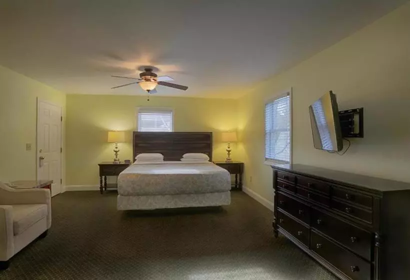 ホテル Beach Cove Waterfront Inn