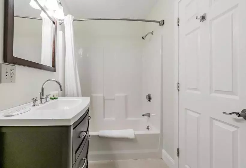 ホテル Beach Cove Waterfront Inn