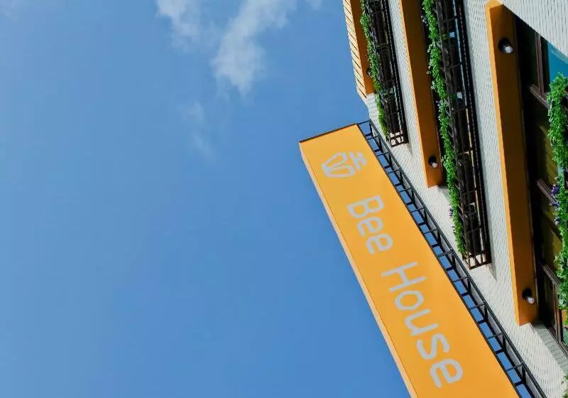 Hotelli Bee House By Cosmos Creation  Taipei Main Station