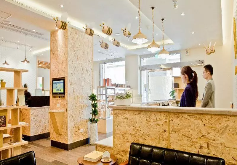 Hotelli Bee House By Cosmos Creation  Taipei Main Station