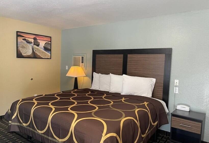 فندق على الطريق Pinewood Inn