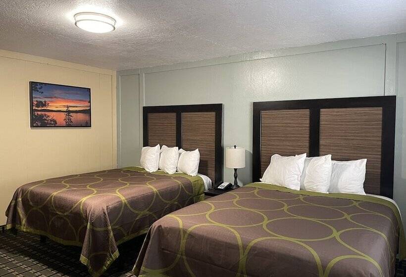 فندق على الطريق Pinewood Inn