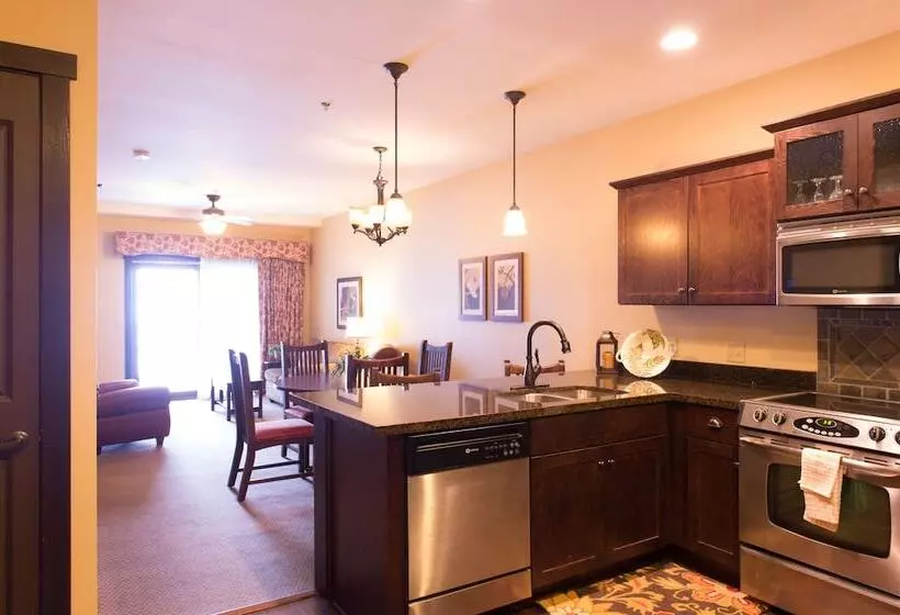 渡假胜地  Chase On The Lake