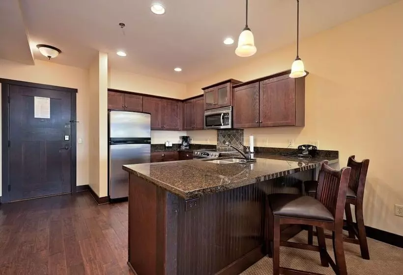 渡假胜地  Chase On The Lake