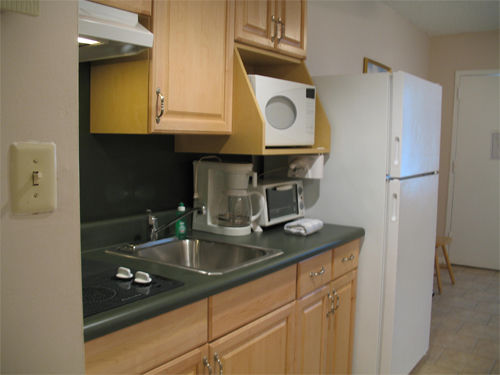 منتجع The Diplomat Beach Club Suites