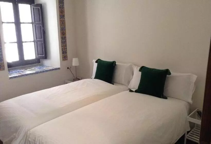 簡易ホテル Nüa Santa Cruz