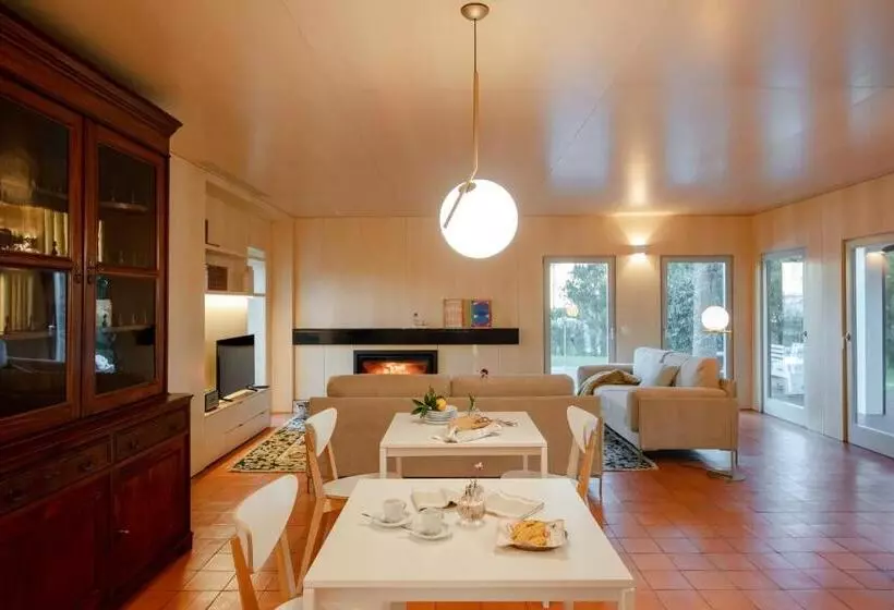 ペンション 70 S Wood House