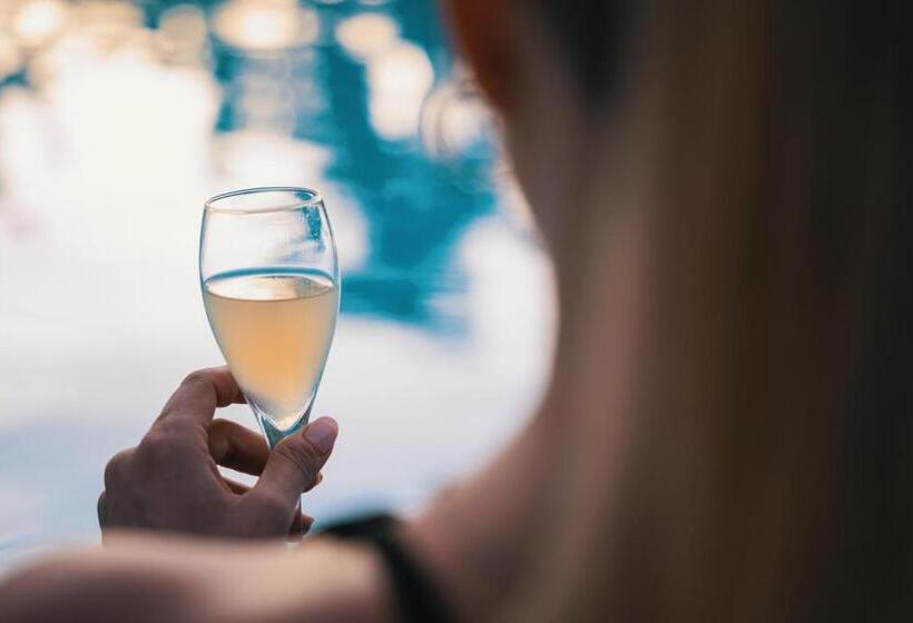 Bed and Breakfast Emesh Boutique Suite