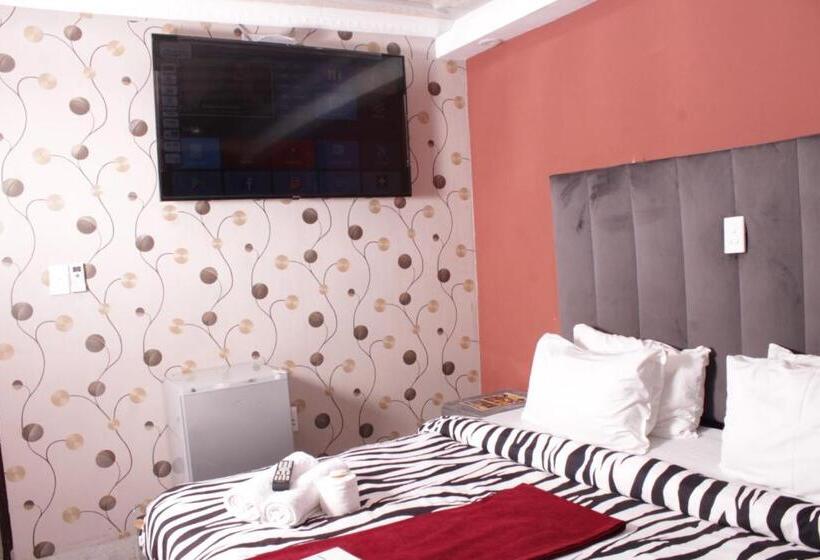 בית מלון כפרי Gold Crown International