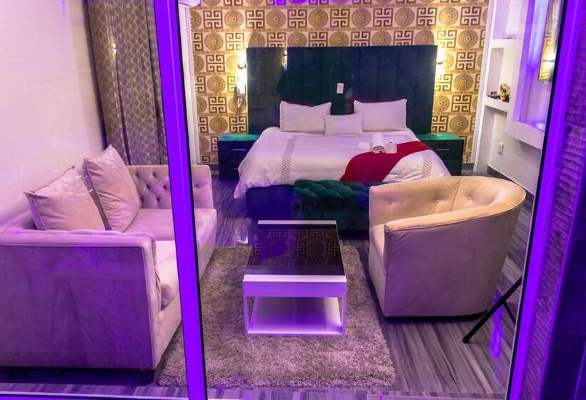 בית מלון כפרי Gold Crown International