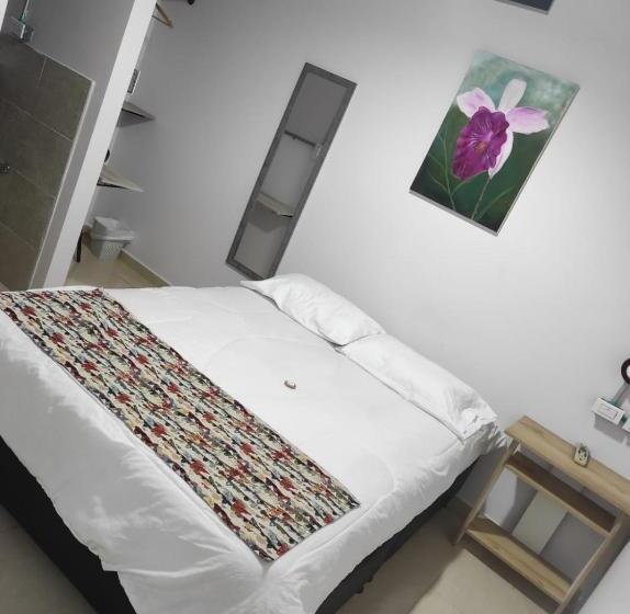 پانسیون Hostal Bon Hábitat