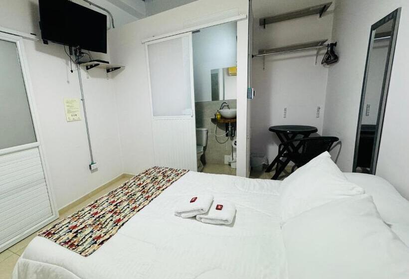 پانسیون Hostal Bon Hábitat