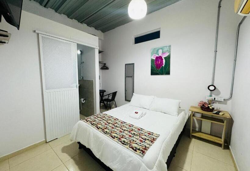 پانسیون Hostal Bon Hábitat