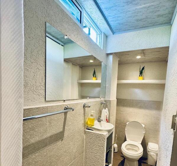 پانسیون Hostal Bon Hábitat