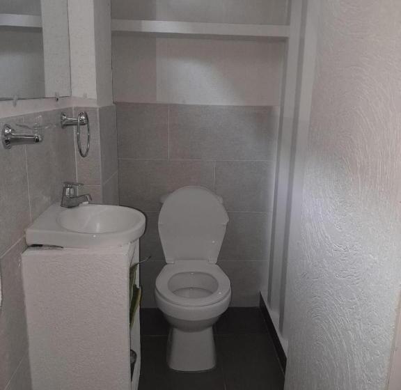 پانسیون Hostal Bon Hábitat