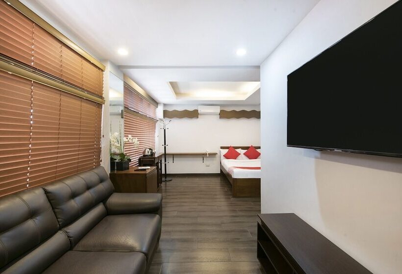 ホテル Oyo 839 Monte Bianco Boutique