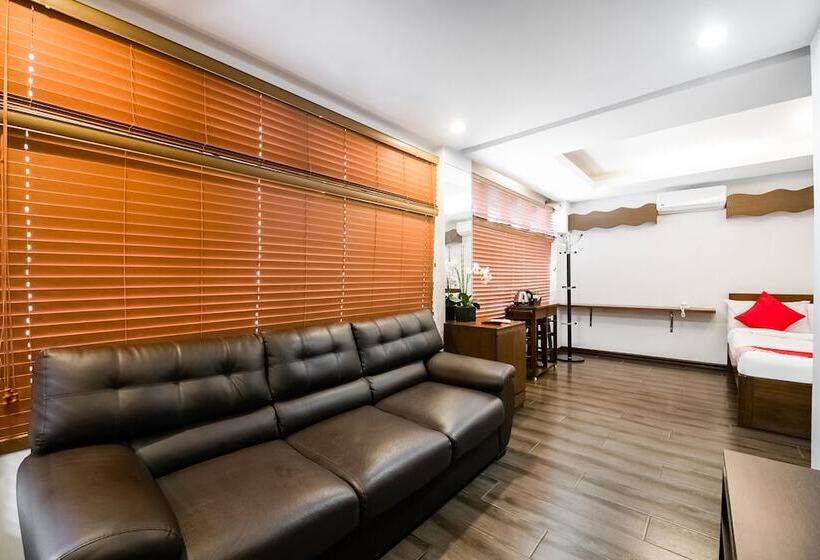 ホテル Oyo 839 Monte Bianco Boutique