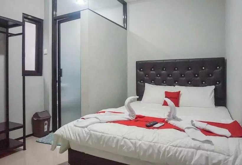 Hotel Reddoorz Plus @ Kalpataru