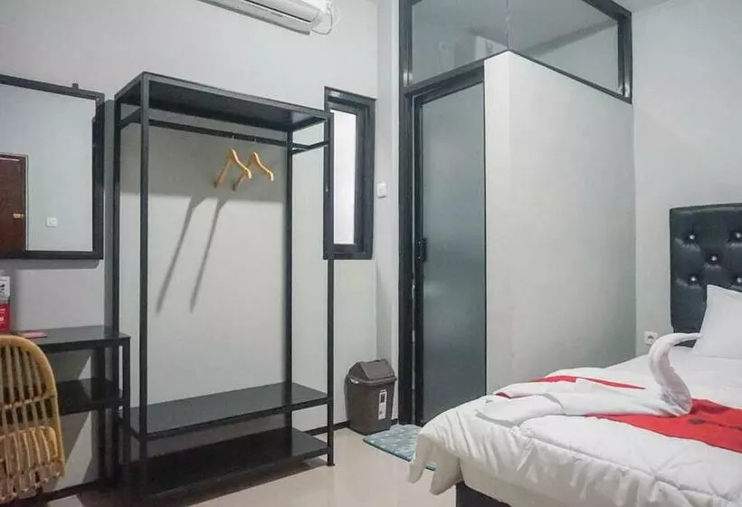 Hotel Reddoorz Plus @ Kalpataru