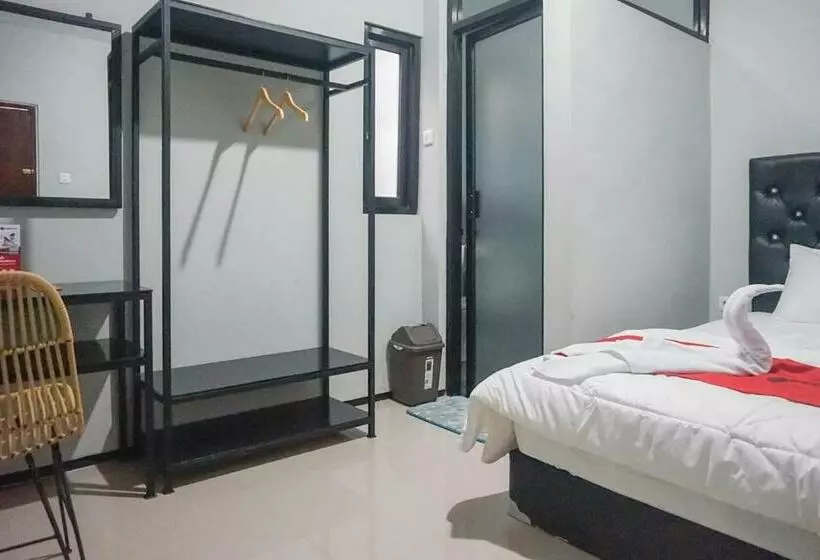 Hotel Reddoorz Plus @ Kalpataru
