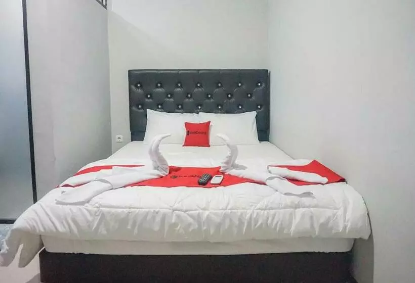 Hotel Reddoorz Plus @ Kalpataru