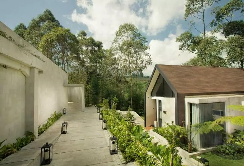 Hotelli Sunsetfalls Gardens And Resort