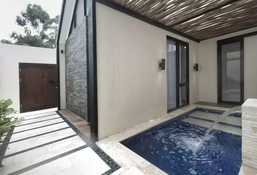 Hotelli Sunsetfalls Gardens And Resort