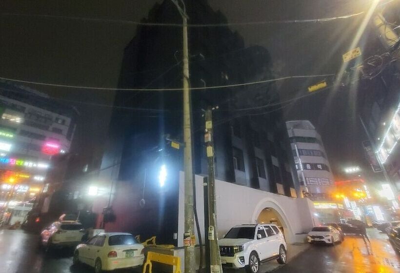 Croissant Hotel Guri By Aank