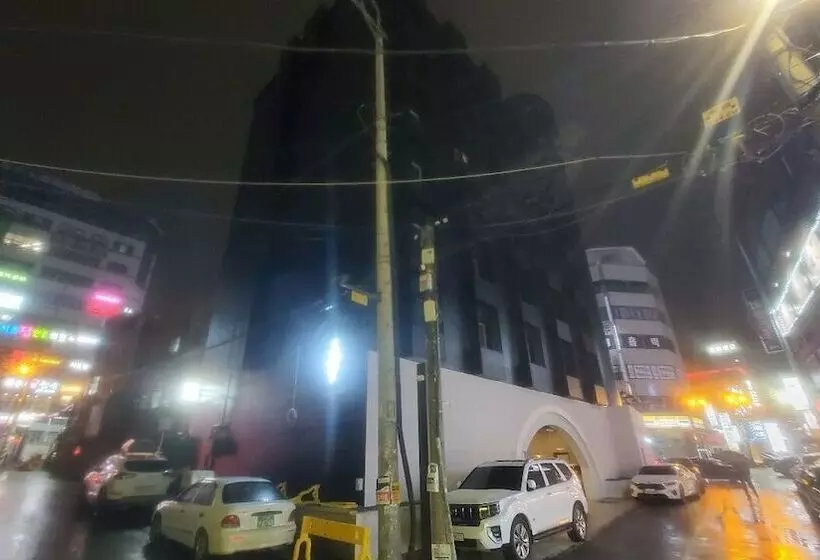 Croissant Hotel Guri By Aank