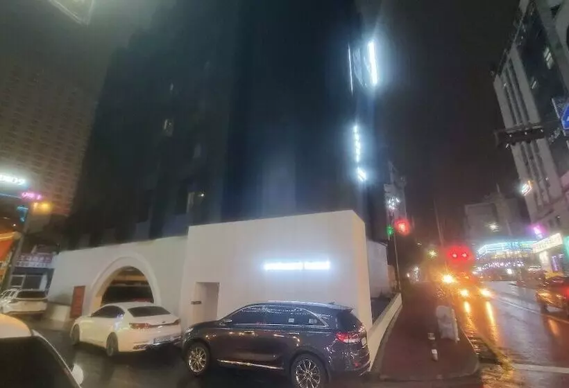 Croissant Hotel Guri By Aank