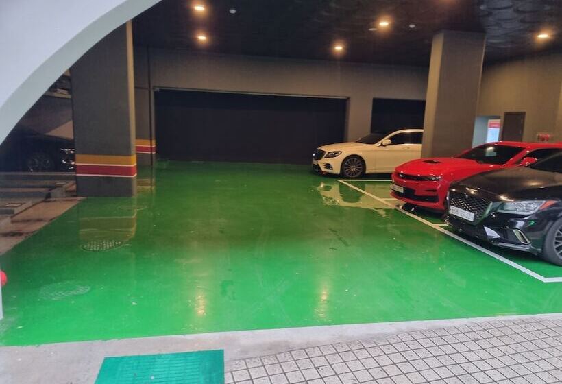 Croissant Hotel Guri By Aank