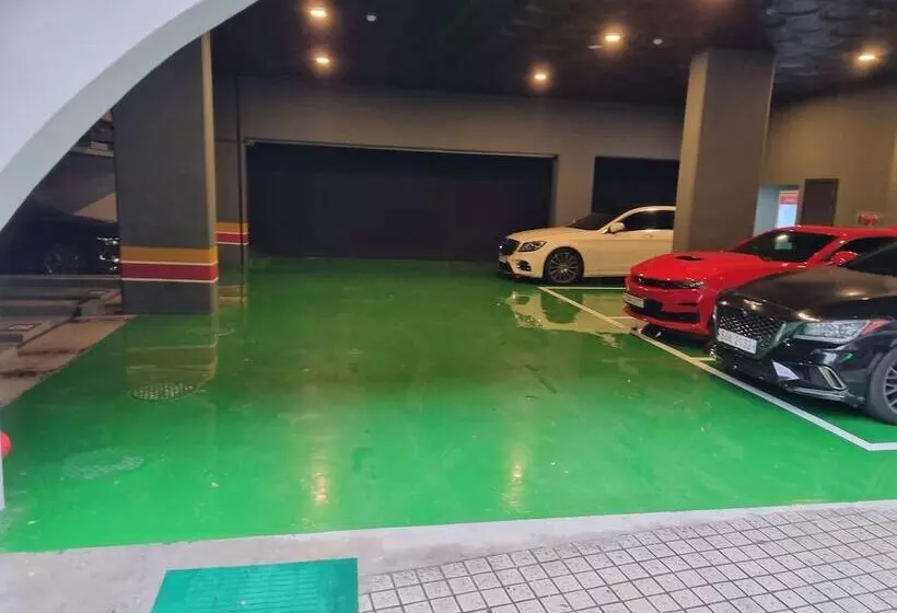 Croissant Hotel Guri By Aank