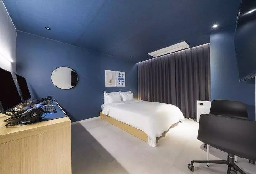 Croissant Hotel Guri By Aank