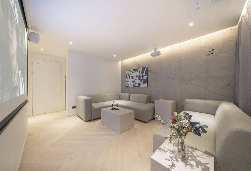 Croissant Hotel Guri By Aank